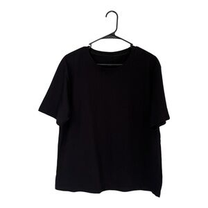 Elegant Black Women's Short Sleeve Tee